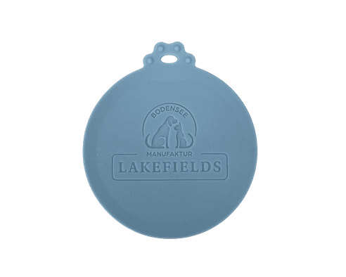 Blauer Silikonanhänger für Dosendeckel mit „Bodensee Manufaktur LAKEFIELDS“ Schriftzug und Befestigungsaussparung.