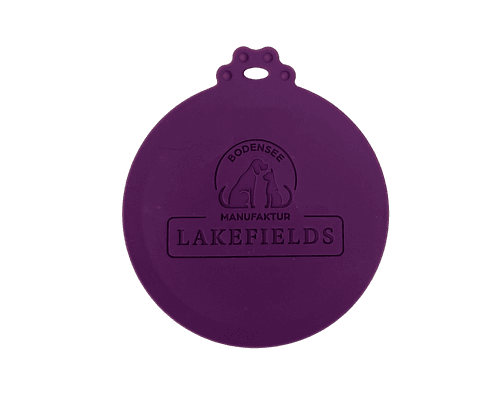 Runder lila Silikonanhänger für Dosendeckel mit "Bodensee Manufaktur" und "Lakefields" Aufdruck. Ideal für Nassfutter.