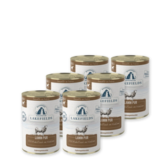 Sechs Dosen Lakefields Nassfutter Lamm PUR mit metallischem Deckel und klarem Aufdruck der Marke und Hauptzutat.