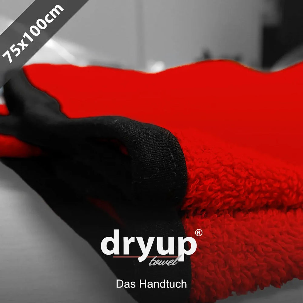 Rotes Handtuch mit schwarzer Umrandung, gefaltet, Maße 75 x 100 cm, mit dem Schriftzug "dry".