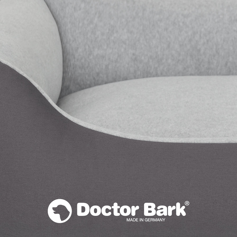Bequemes Hundebett von Doctor Bark in modernem Design mit grauer Farbe und weicher gepolsterter Oberfläche.