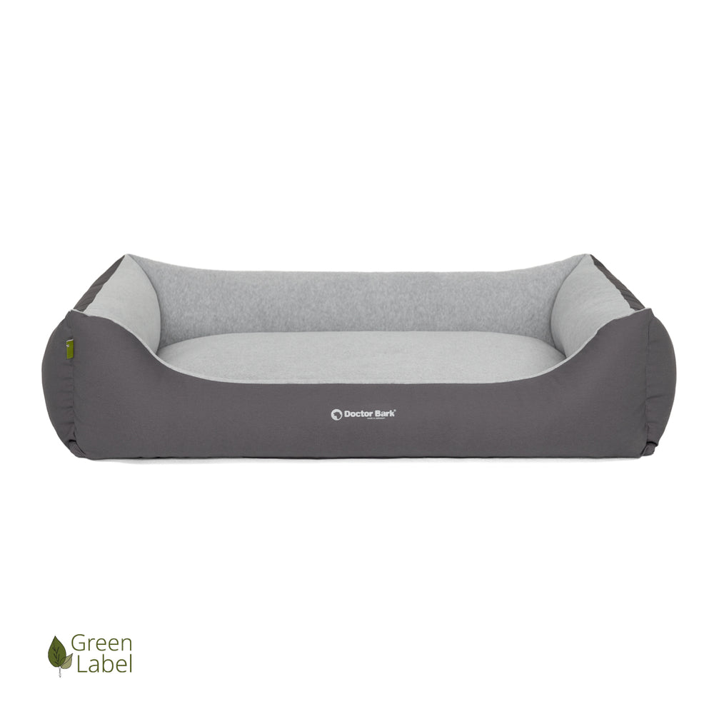 Rechteckiges Hundebett von Doctor Bark, grau mit erhöhten Seiten für zusätzlichen Komfort und schlichtem Design.