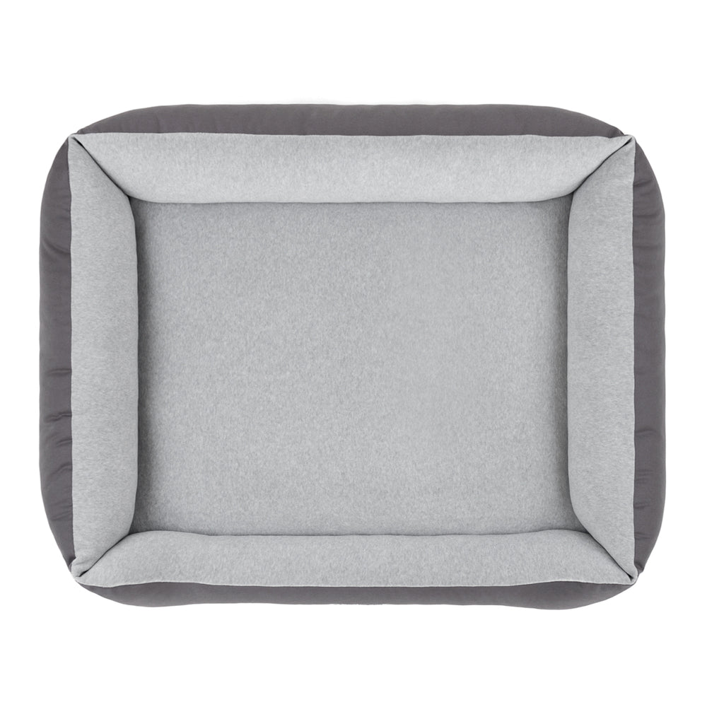 Hundebett Green Label in Grau mit fleeceartiger Liegefläche und hohen, gepolsterten Seitenwänden für optimalen Komfort.