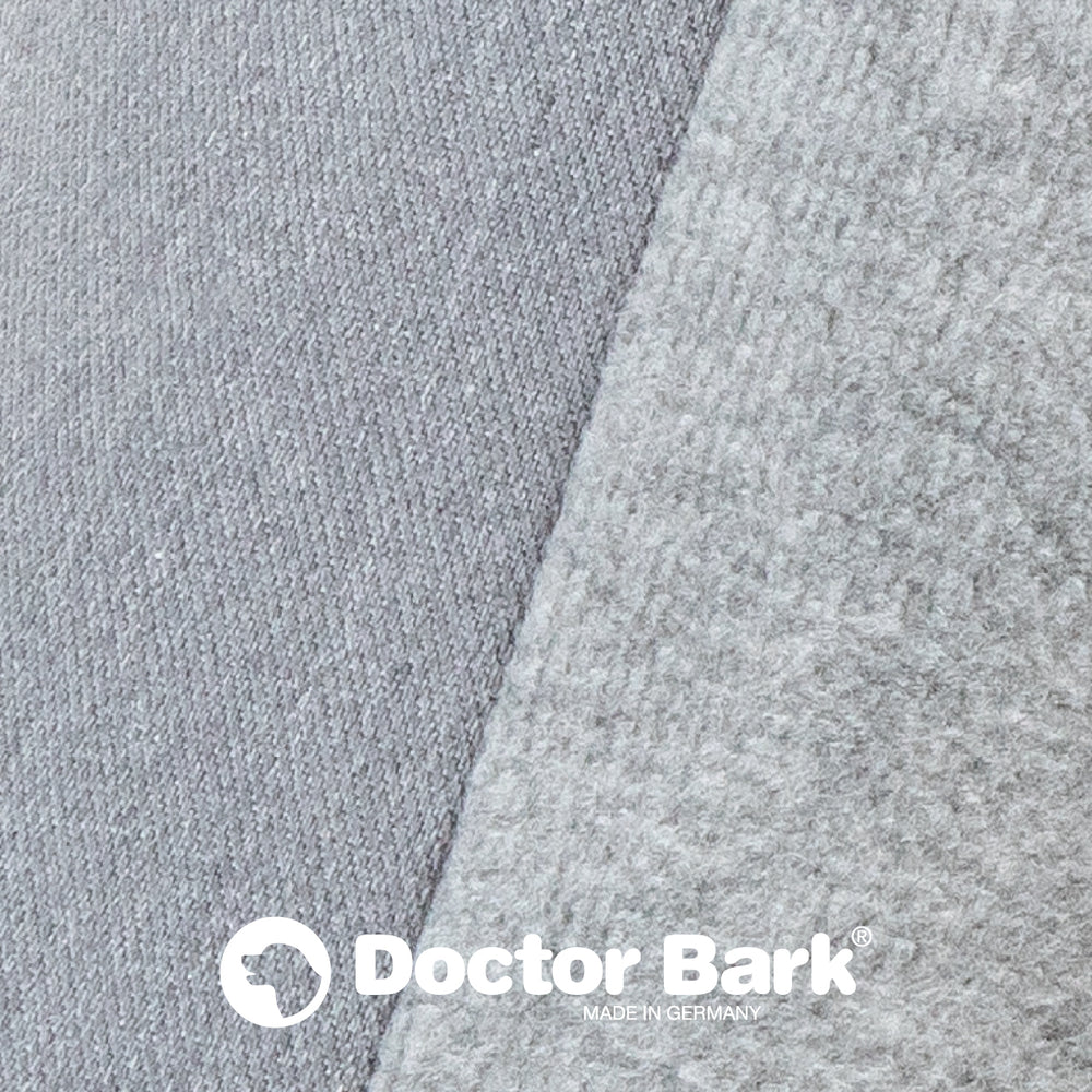 Graue Hundebetten von Doctor Bark mit verschiedenen Texturen und dem Logo „MADE IN GERMANY“ in der Ecke.