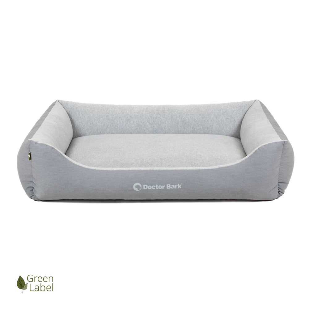 "Graues Hundebett von Doctor Bark mit weicher Liegefläche und erhöhten Seitenwänden für optimalen Komfort."