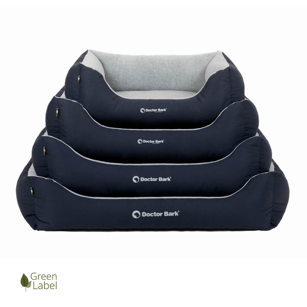 Drei Doctor Bark Hundebetten in navyblau mit grauer Innenseite, perfekt für Hunde in verschiedenen Größen.