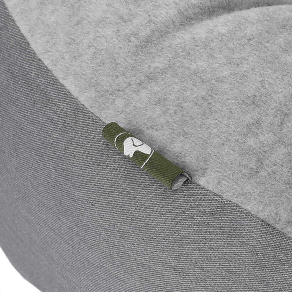 Grau gefärbter Hundesitzsack von Doctor Bark mit grünem Logo-Streifen, bequem und stylisch für Ihren Vierbeiner.