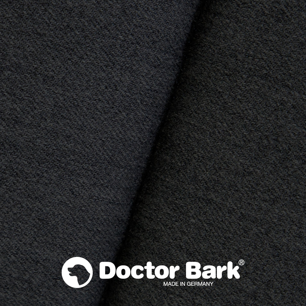 Schwarze Hundedecke von Doctor Bark mit elegantem Design und hochwertiger textile Oberfläche für optimale Gemütlichkeit.