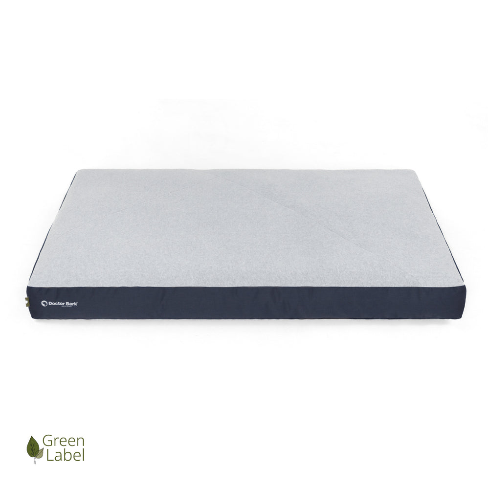Graues Lounge-Kissen von Doctor Bark mit dunklem blauen Rand, perfektes Accessoire für Hunde oder gemütliche Leseecken.