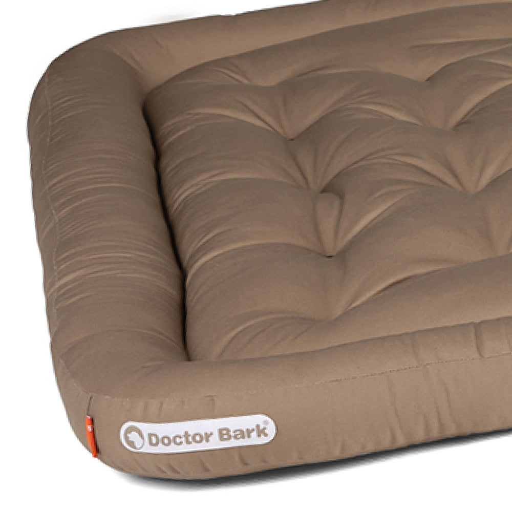 Beige orthopädisches Hundebett von Doctor Bark mit gestepptem Design und abgerundeten Kanten. Ideal für komfortables Liegen.