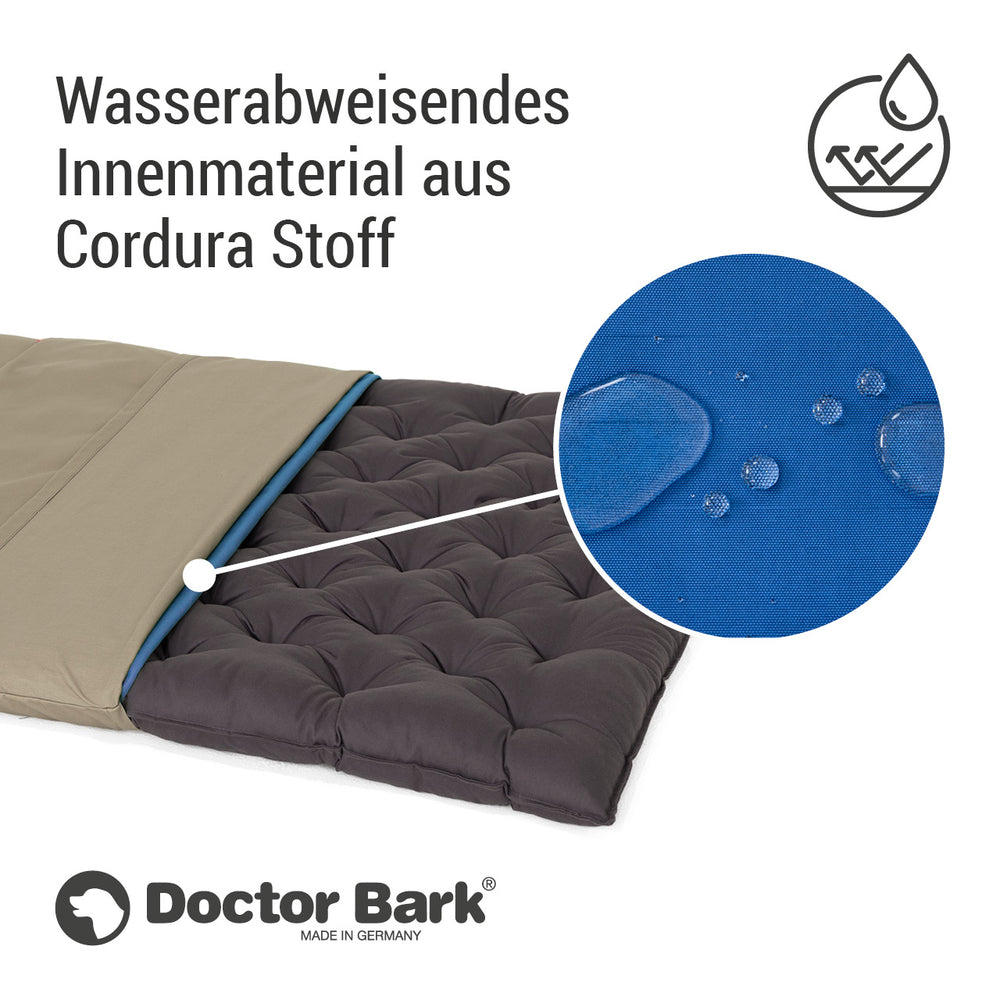 "Wasserabweisende Doctor Bark Matratze aus Cordura mit Wassertropfen für optimalen Schutz und Komfort."