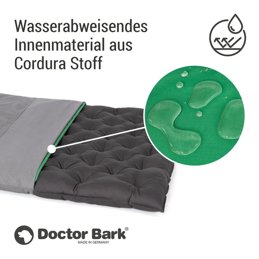 "Doctor Bark ortho Country-Kissen mit wasserabweisendem Cordura-Stoff und Wassertropfen auf der Oberfläche."