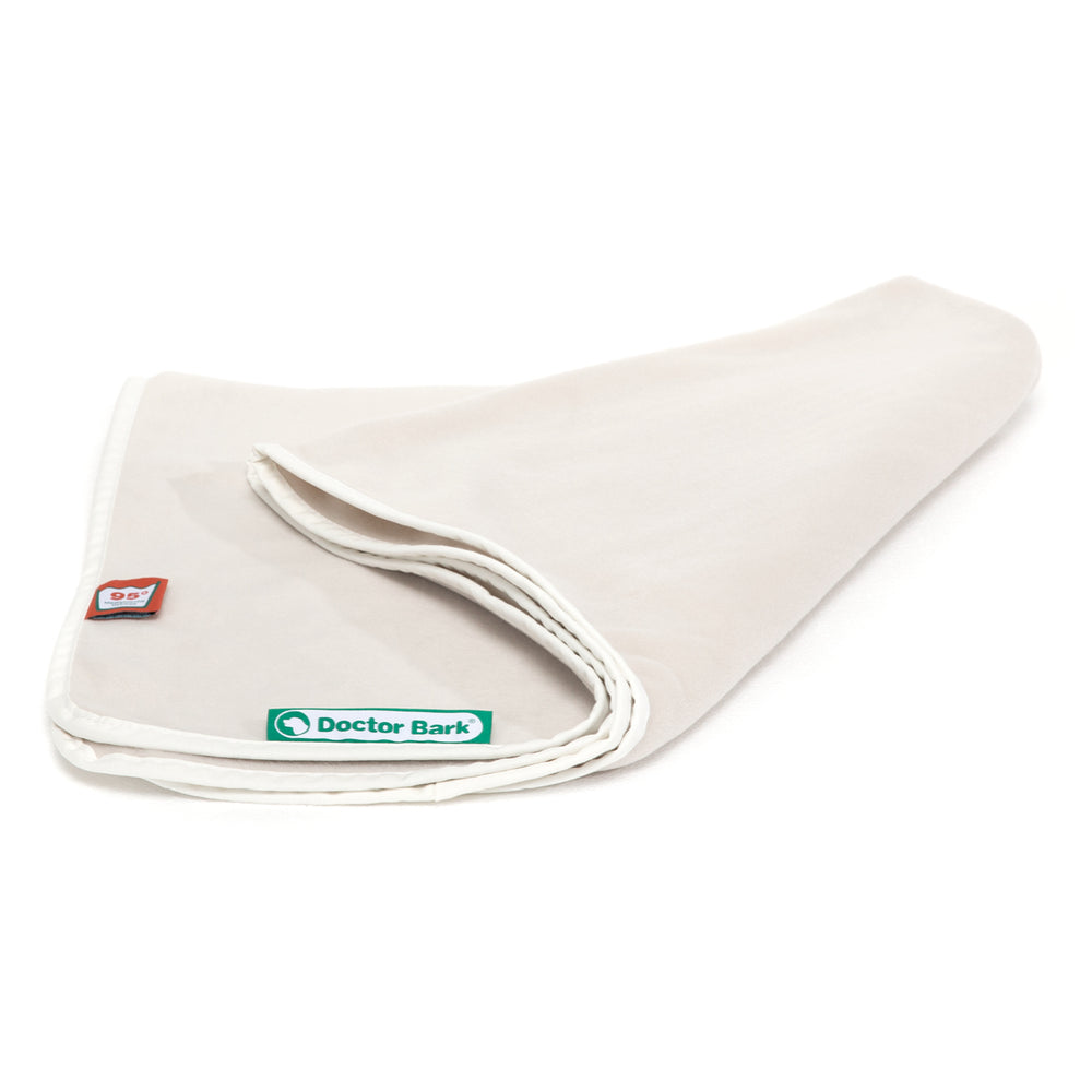 Beige Doctor Bark Kuscheldecke aus Fleece mit Logo, ideal zum Einkuscheln und für gemütliche Stunden.