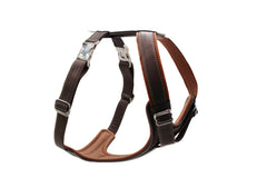 Braunes Ledergeschirr für Hunde mit gepolsterter Innenausstattung und verstellbaren Riemen für optimale Passform.