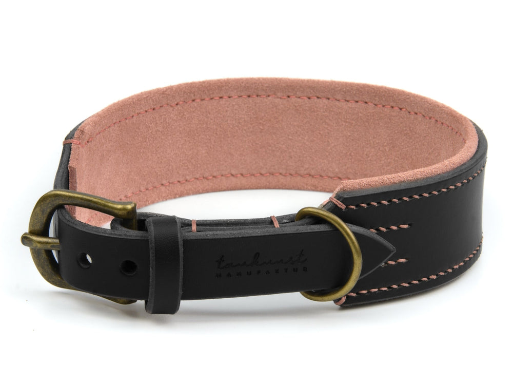 Schwarzes Lederhalsband für Hunde mit rosa Innenseite und pinker Naht - stylish und robust.