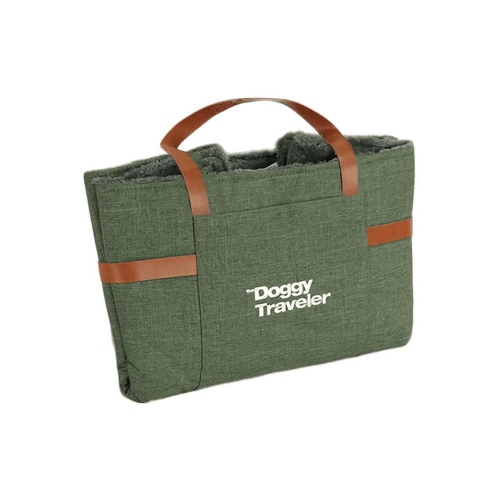 Grüne Tragetasche mit braunen Griffen und "Doggy Traveler"-Aufschrift, modernes Design für den Transport von Haustieren.