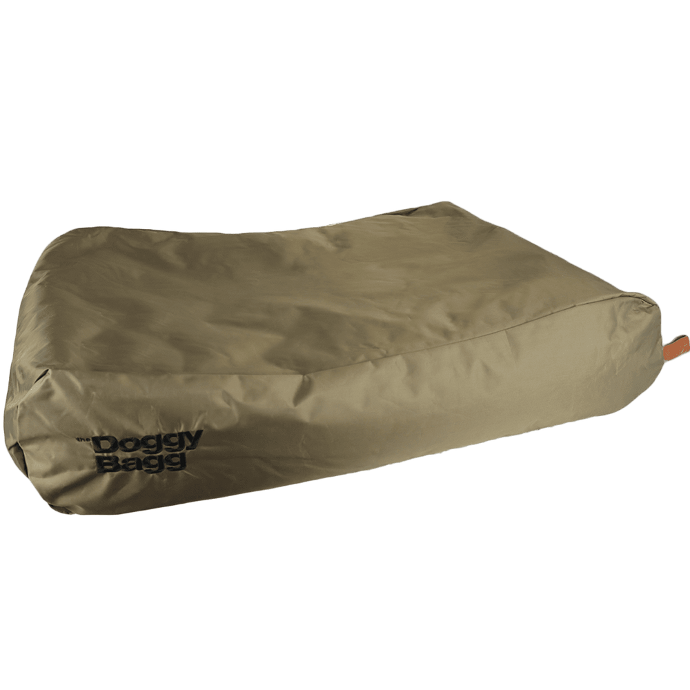 Hundebett Doggy Bagg X-Treme in beige, rechteckig mit abgerundeten Ecken, aus robustem Stoff mit Logo.
