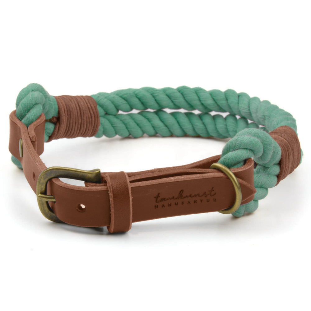 Welpenhalsband AHOI aus mintgrünem Seil und braunem Leder mit massiver Messingschnalle für stilvolle Hunde.