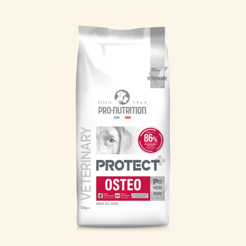 Verpackung des Hundefutters PROTECT+ OSTEO von Pro-Nutrition in Weiß mit roten und blauen Akzenten.
