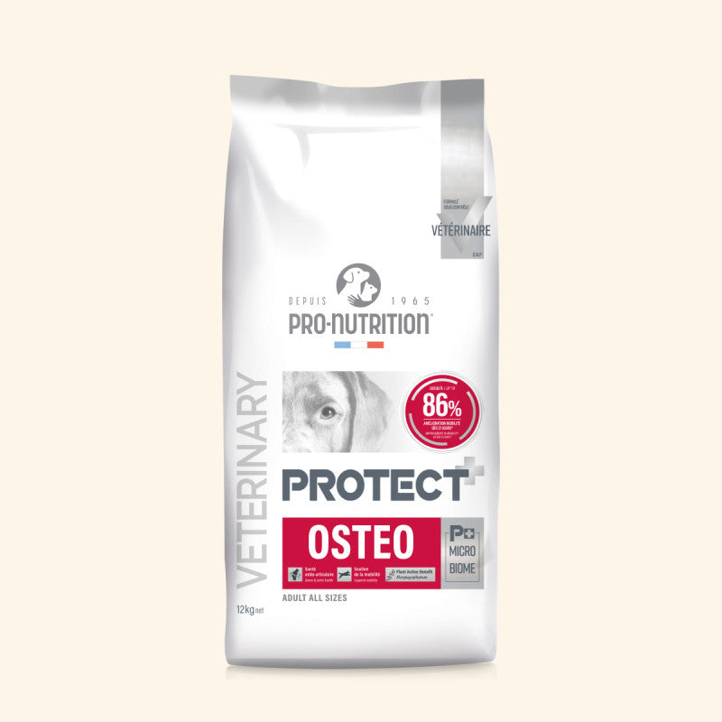 Verpackung des Hundefutters PROTECT+ OSTEO von Pro-Nutrition in Weiß mit roten und blauen Akzenten.