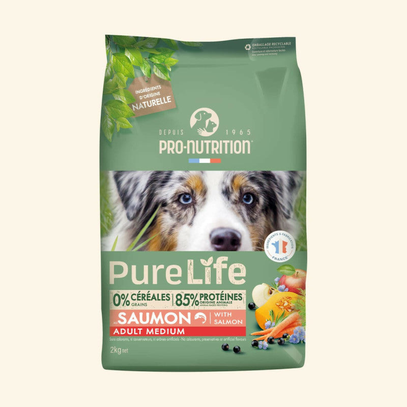 2 kg Packung Pure Life Adult Medium Hundefutter mit Lachs von Pro-Nutrition in buntem Design.