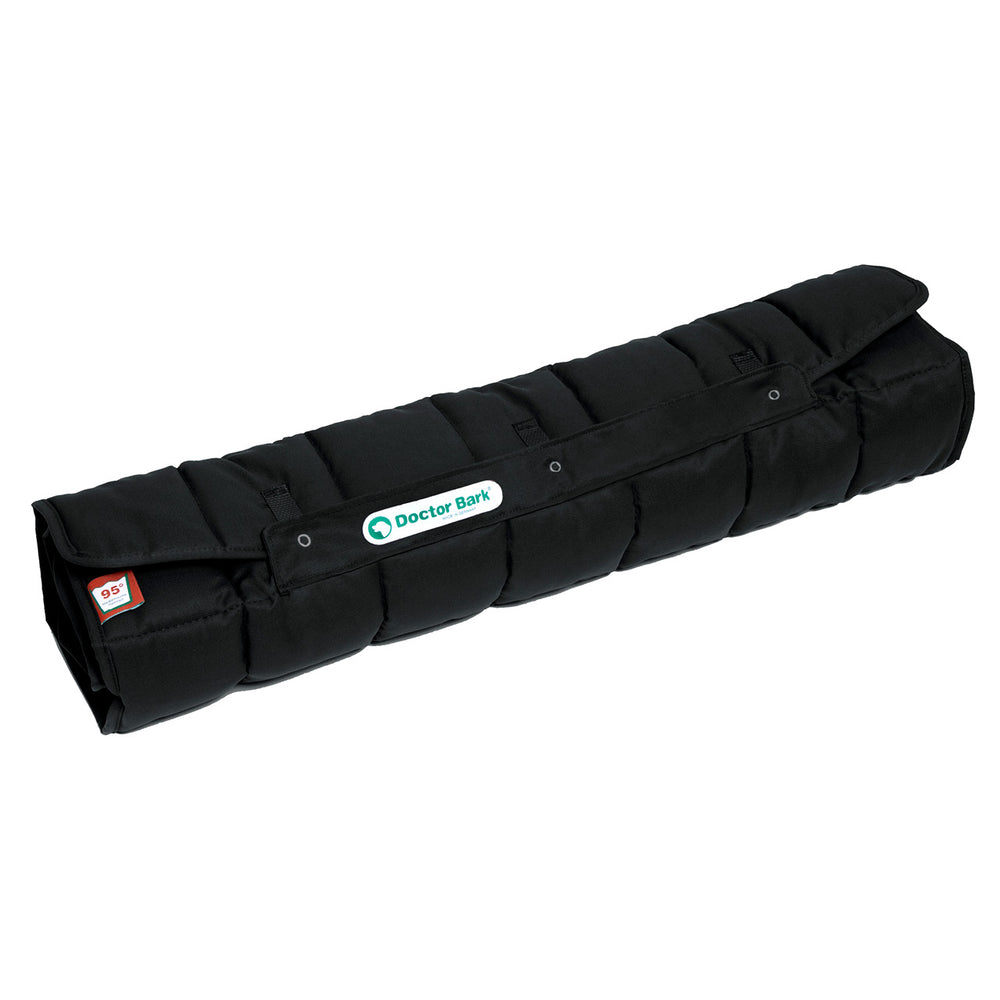 Schwarze Doctor Bark Decke PORTABLE, gefüttert und zusammengerollt mit Logo und Druckknöpfen. Ideal für unterwegs.
