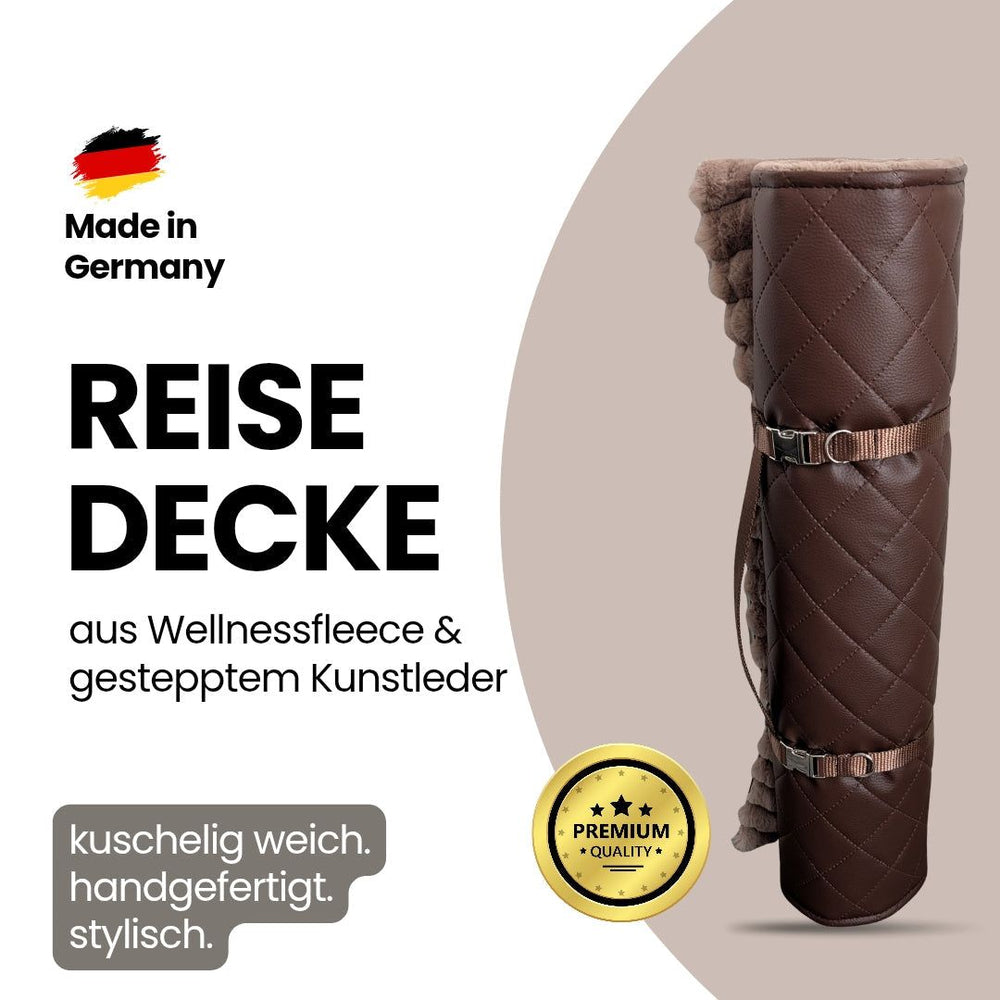 Gefaltete Premium Reisedecke aus Wellnessfleece und Kunstleder in Braun, ideal für Reisen und Outdoor-Aktivitäten.