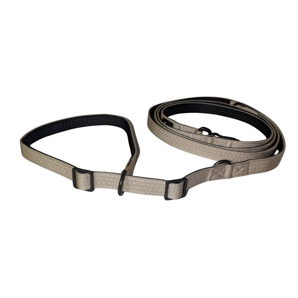 Nylon Retrieverleine von WOOFED in neutralem Farbton, gefaltet mit stabiler Schlaufe und Twist-Lock Karabiner für Hunde.