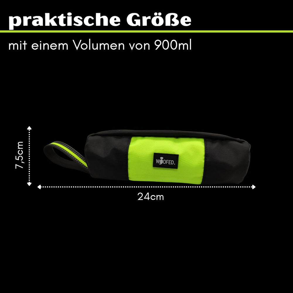 Futterdummy in Schwarz und Neon-Grün, ideal für Hundetraining und interaktive Spiele, 24 cm groß, 900 ml Volumen.