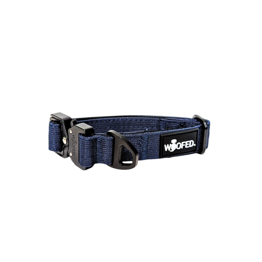 Dunkelblaues Nylon-Hundehalsband mit Griff, schwarzer Schnalle und D-Ring, ideal für Ausflüge mit Ihrem Hund.