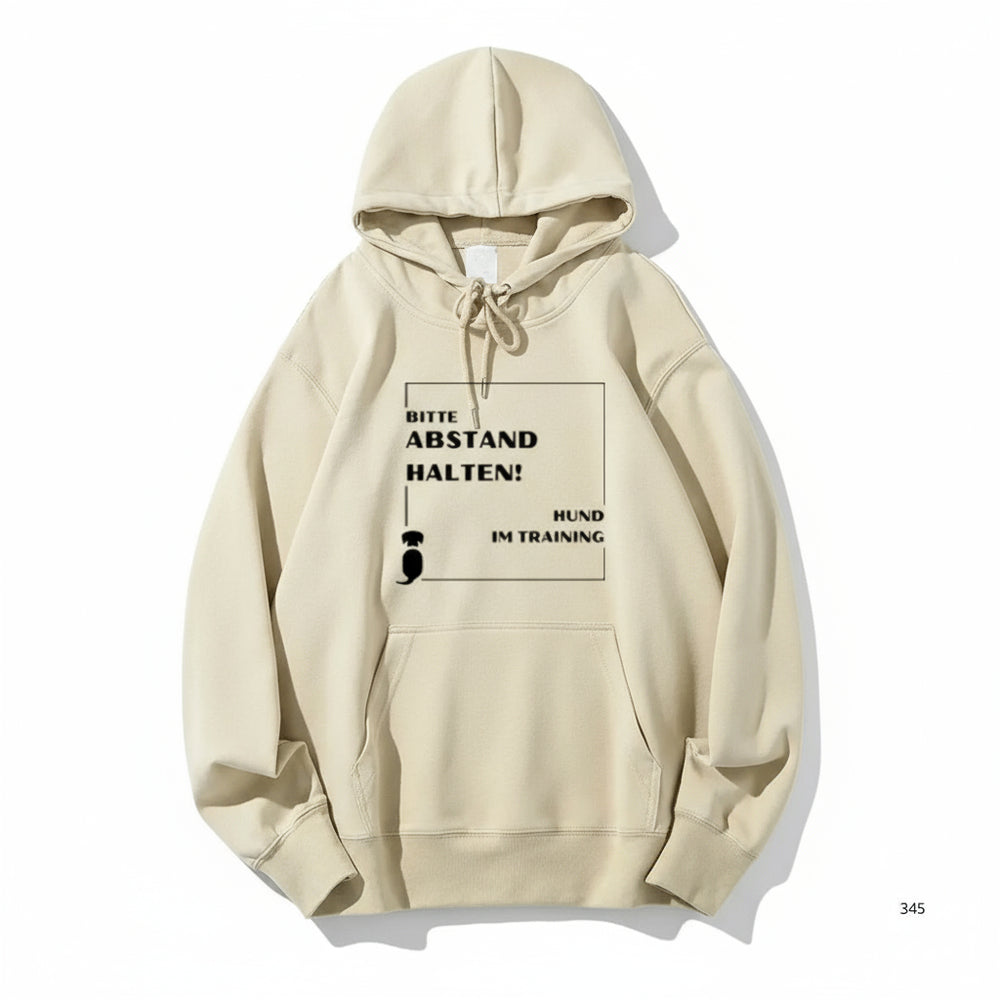beiger Unisex-Hoodie mit Aufdruck "BITTE ABSTAND HALTEN! HUND IM TRAINING" für Spaziergänge und Training mit Hund