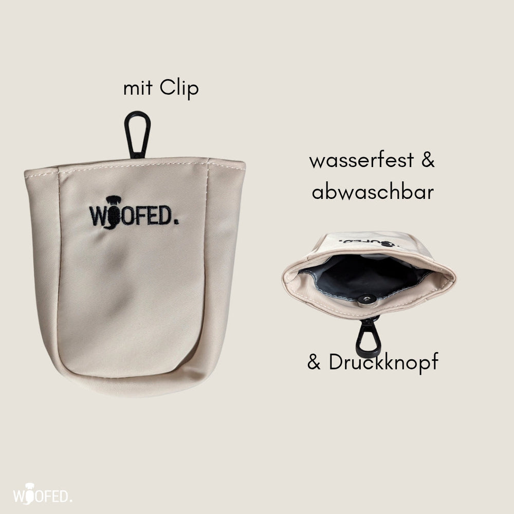 Leckerlibeutel von WOOFED in Beige mit Clip, wasserfest, abwaschbar, ideal für Gassirunden und Leckerlis.