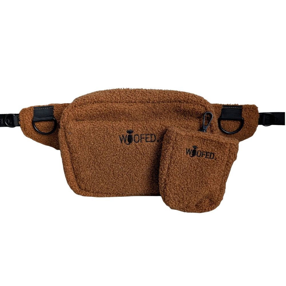 "Braune multifunktionale Gassitasche als Bauchtasche und Schultertasche mit zwei Fächern für praktische Aufbewahrung."