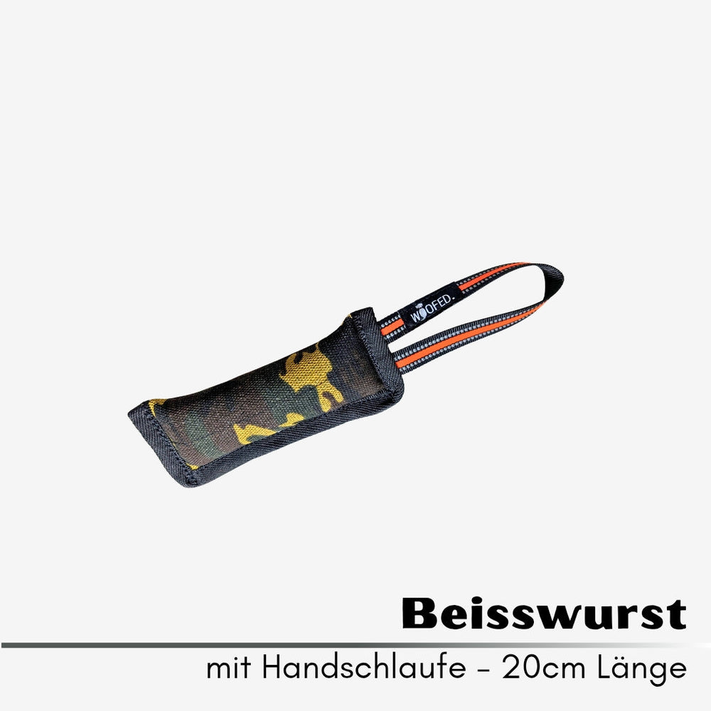 Hundespielzeug Beißwurst Camo in 20 cm, strapazierfähig, zahnfreundlich, ideal für Apportier- und Zerrspiele.