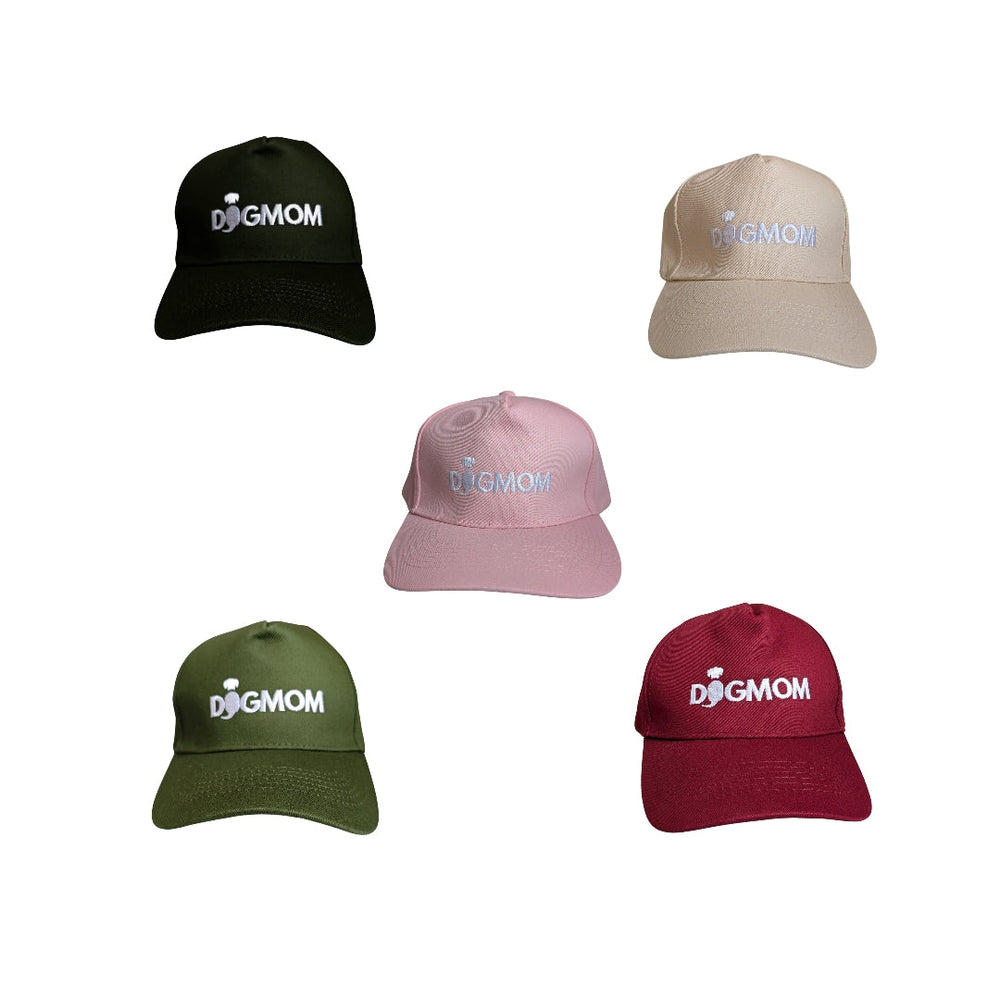 Baseballcap "Dogmom" in verschiedenen Farben mit gesticktem Schriftzug vor weißem Hintergrund, ideal für Hundemamas.