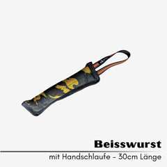 Hundespielzeug Beißwurst Camo in 30 cm mit Handschlaufe, robust und zahnpflegend für aktives Hundetraining und Spiele.