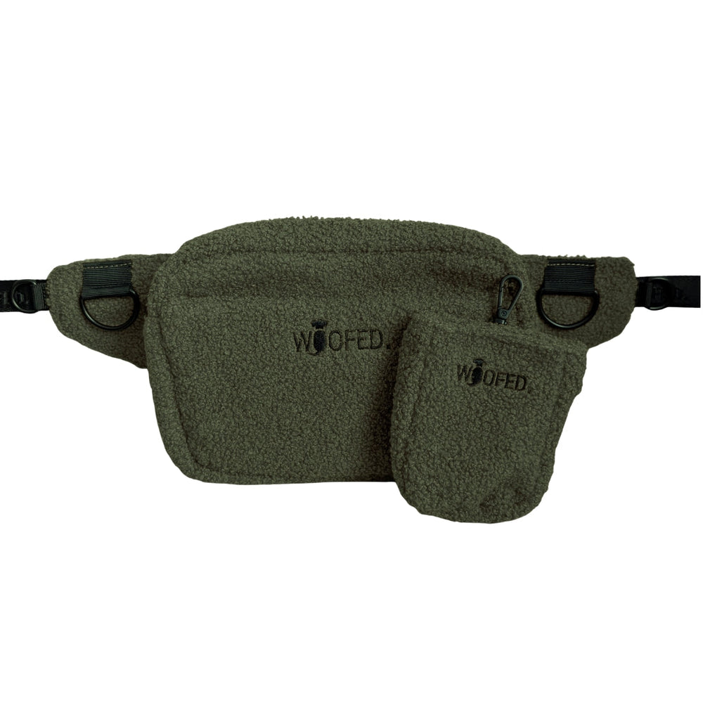 Grüne multifunktionale Gassitasche als Bauchtasche und Schultertasche mit Reißverschlussfächern.