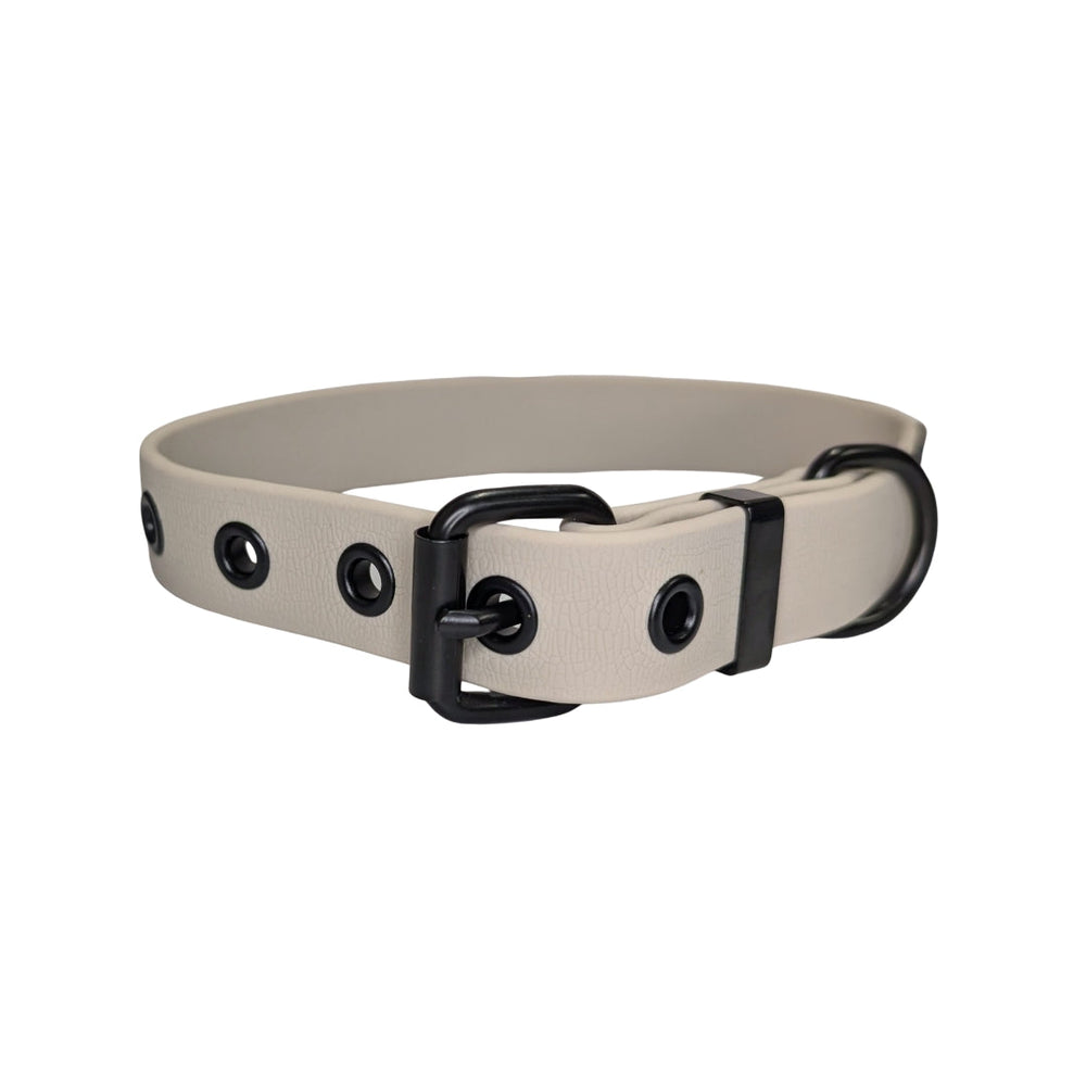 Verstellbares WOOFLEX® Classic Halsband in hellem Grau mit schwarzen Metalldetails für stylische Hunde.