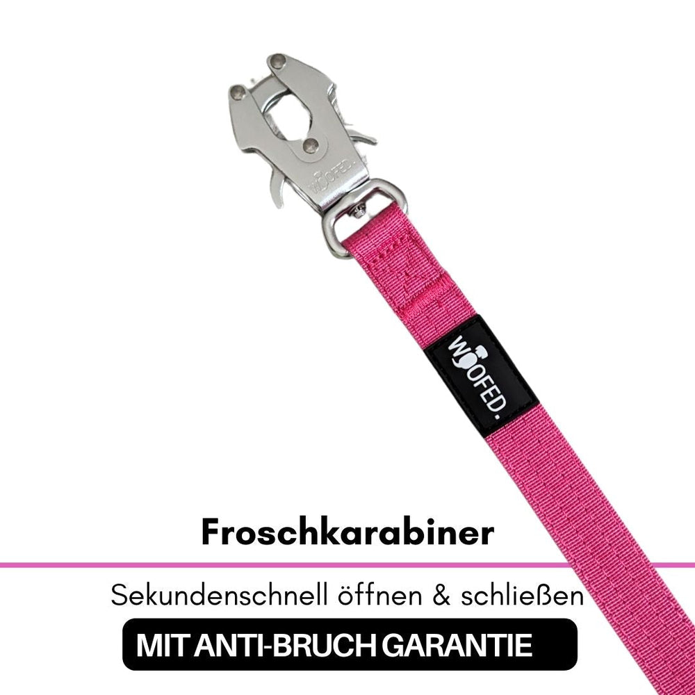 Froschkarabiner in leuchtendem Pink mit schnellem Öffnungsmechanismus und Anti-Bruch-Garantie für optimale Sicherheit.