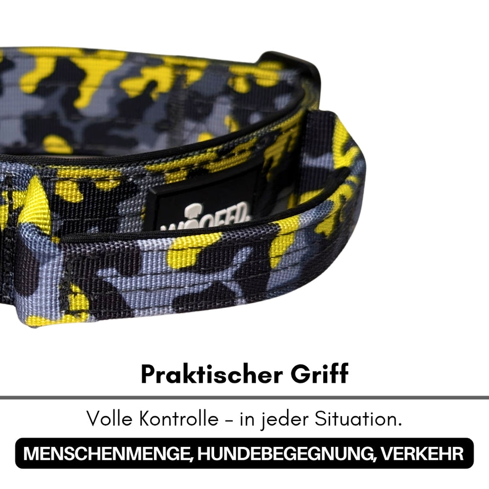 Ultraleichtes Nylon-Halsband mit Griff in Gelb-Grau-Camouflage für optimale Kontrolle über Ihren Hund.