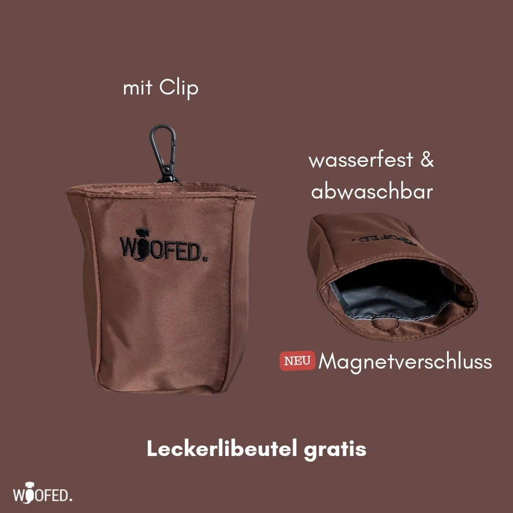 Brauner multifunktionaler Leckerlibeutel von WOOFED mit Clip und Magnetverschluss, wasserfest und abwaschbar.