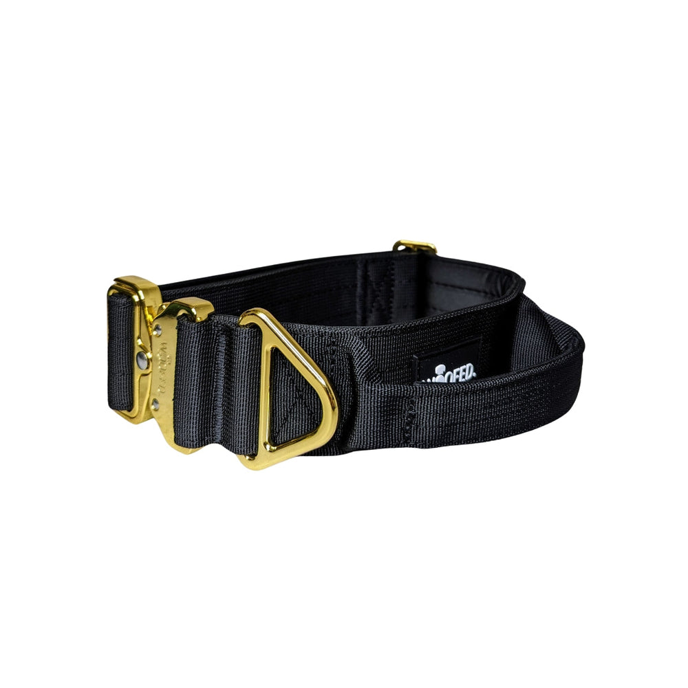Taktisches Nylon Halsband mit Griff in Schwarz, reißfest und gepolstert, ideal für aktive Hunde und sichere Kontrolle.