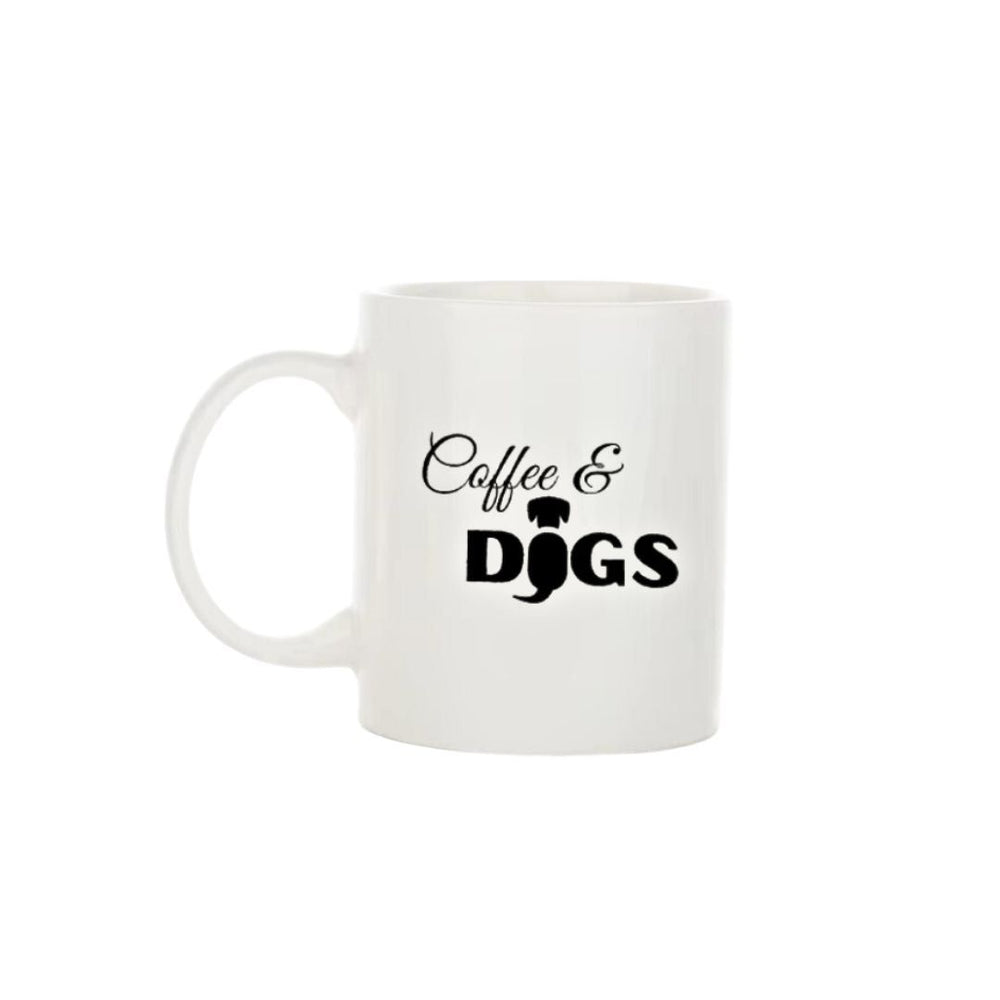 Weiße Tasse mit schwarzem Aufdruck "Coffee & DOGS" und ergonomischem Henkel. Perfekt für Hunde- und Kaffeeliebhaber.