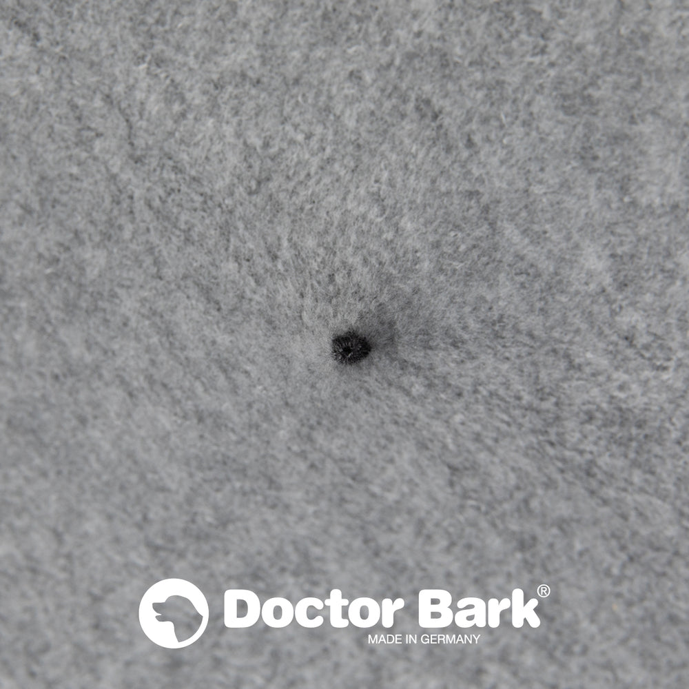 Graues orthopädisches Hundenest von Doctor Bark mit schwarzem Punkt und deutschem Markenlogo.