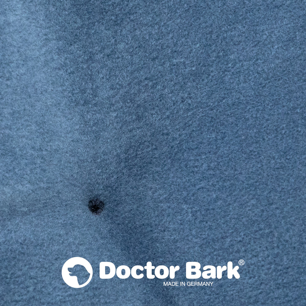 Blaues, weiches Hundenest von Doctor Bark mit strukturierter Oberfläche, hergestellt in Deutschland.