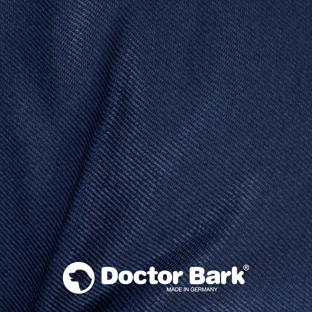 Doctor Bark orthopädisches Hundenest in Dunkelblau mit modernem Logo „MADE IN GERMANY“ am unteren Rand.