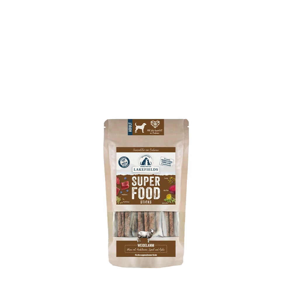 Packung mit Lakfields Superfood Sticks für Hunde mit Lammgeschmack in brauner Verpackung.