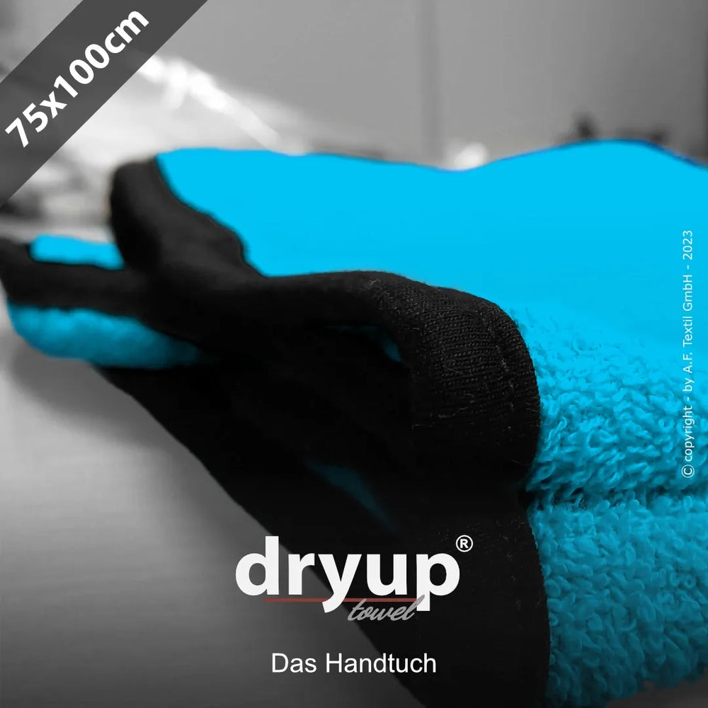 "Hellblaues Dryup® Handtuch mit schwarzen Kanten, 75x100 cm, aus saugfähigem Material für optimale Trocknung."