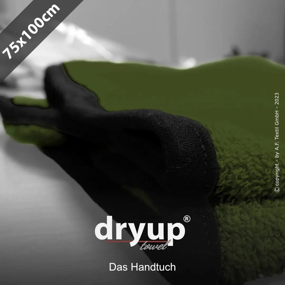 "Grünes Dryup® Frotteetuch 75x100 cm auf einer Fläche ausgelegt."