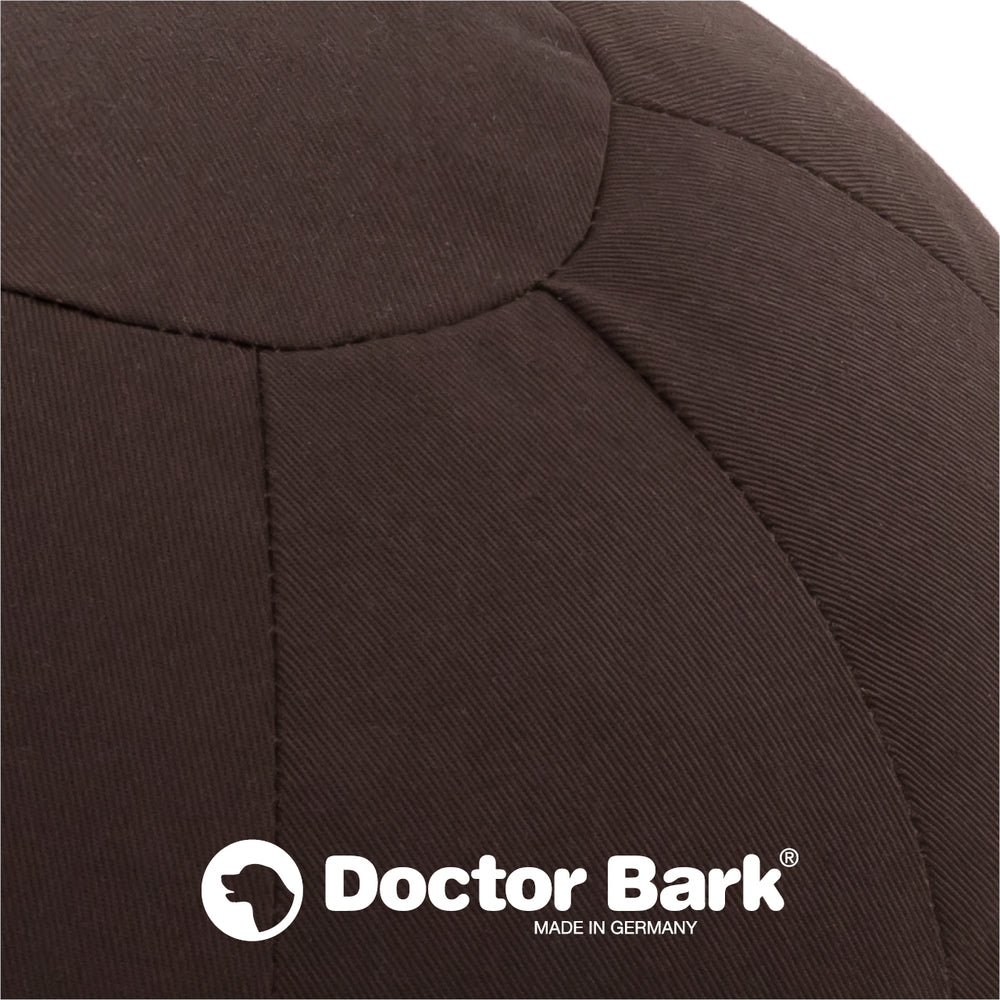 Brauner Hundekorb von Doctor Bark, rund und elegant, aus strapazierfähigem Material mit sichtbarem Logo.
